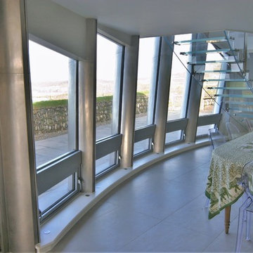 Sweeping Entrance / Hallway / Dining