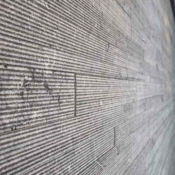 Naturstein im Indoorpool 01