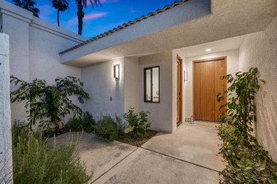 Entryway - contemporary entryway idea in Los Angeles