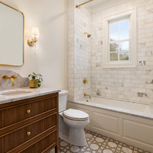 House of Jamily - En Suite Bathroom