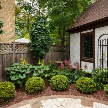 Traditional Backyard - Whitefish Bay