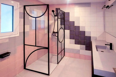 マドリードにある広いトランジショナルスタイルのおしゃれな浴室の写真