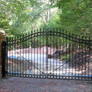 Formal Driveway w Molded Brick Walls, & Decorative Inset and Capping