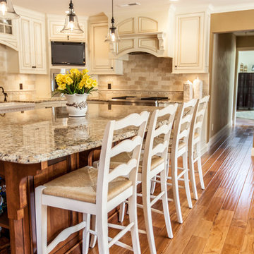 Mount Pleasant, Iowa - Traditional White Kitchen