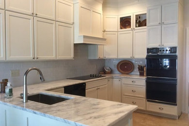 This is an example of a kitchen in Orlando.