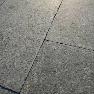 Stone Floor – Antique, Reclaimed Limestone ‘Barre Montpelier’ pavers
