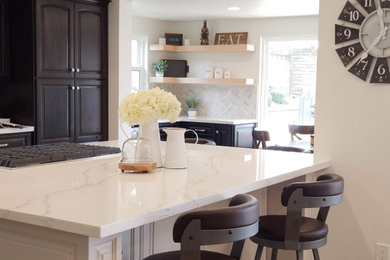 Example of a kitchen design in Orange County