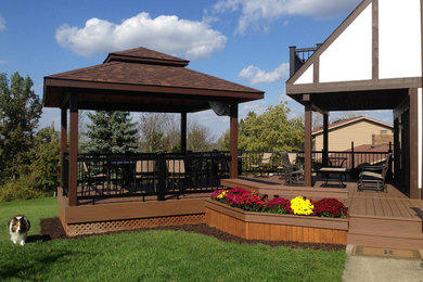 Inspiration for a contemporary deck remodel in Cincinnati