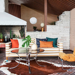 75+ Wohnzimmer mit Eckkamin und Kaminumrandung aus Backstein Ideen