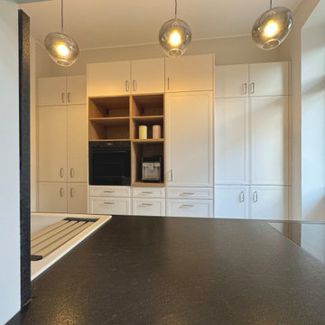 Küche mit Durchreiche im Altbau