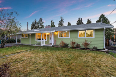 Design ideas for a midcentury exterior in Seattle.