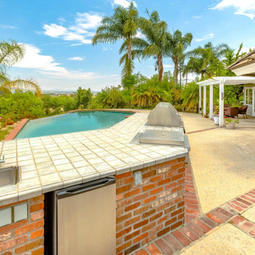 Swimming Pool Building Service