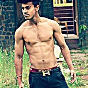 KAran Khatri's photo