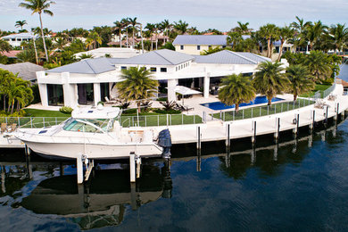 Modern exterior home idea in Miami