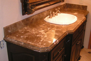 Example of a classic bathroom design in Seattle
