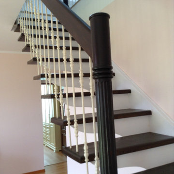 Лестница с коваными балясинами