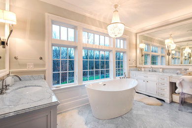 Example of a classic bathroom design in New York