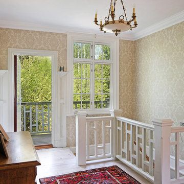 KLASSISK ARKITEKTUR I SEKELSKIFTESVILLA MED TORN