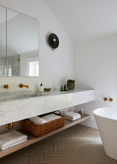 Transitional Bathroom by Kipnis Architecture + Planning