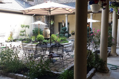 Inspiration for a mediterranean landscaping in Philadelphia.