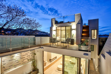 Example of a mid-sized trendy backyard deck design in San Francisco with no cover