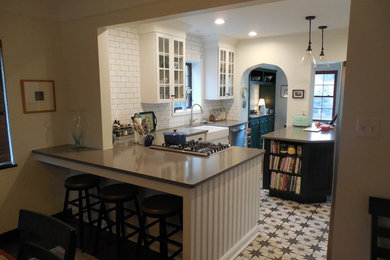 Example of an arts and crafts kitchen design in Cincinnati