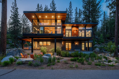 Inspiration for a contemporary exterior home remodel in Sacramento