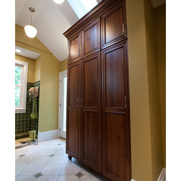 Vintage Mudroom with shoe rinse in Oak Park River Forest