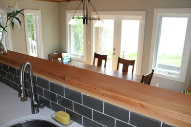 Example of a classic dining room design in Seattle