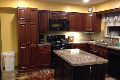 Elegant home design photo in St Louis