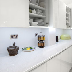 Solicitors mashable Mix-up Grey and White Handless - Kitchen Cabinets