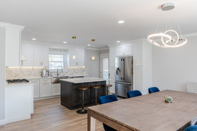 Kitchen - modern kitchen idea in New York