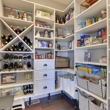 Clean & Organized Kitchen Pantry