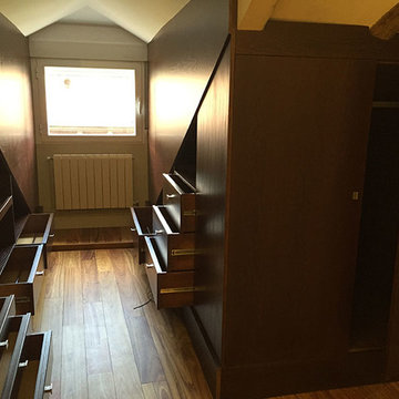 Vestidor a medida en madera de fresno