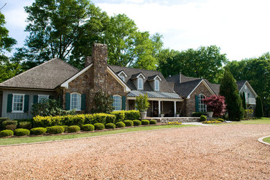 Example of a classic home design design in Atlanta