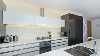 Gloss White Kitchen with Geometric Tiles