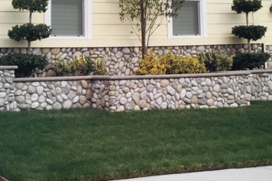 Photo of a craftsman landscaping in Sacramento.