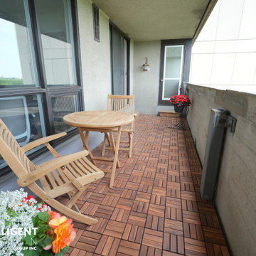 360 Bloor St E
