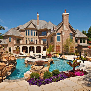 Freeform pool in Woodstock, IL