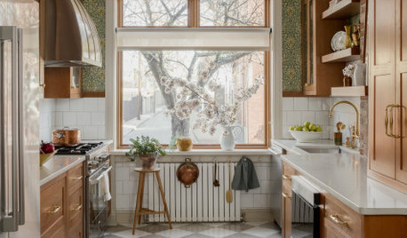 Kitchen of the Week: Classic Style in Wood, Wallpaper and Marble