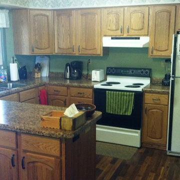 Kitchen Remodel with Cabinet Refacing and Laminate Countertop