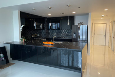 Kitchen - kitchen idea in Dallas