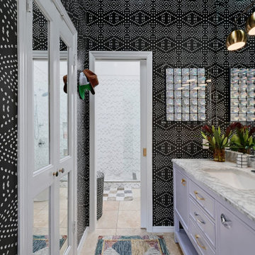 Rising Hills Shared Bath