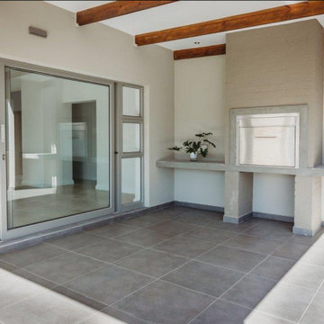 BUILT-IN BRAAI WITH SERVING SPACE