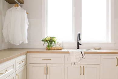 Example of a laundry room design in Seattle