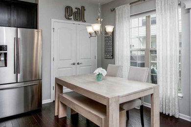 Inspiration for a modern home design remodel in Chicago