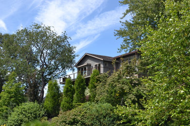 Inspiration for a contemporary exterior home remodel in New York