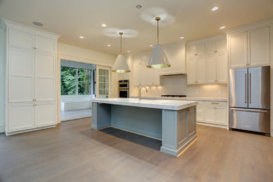 Kitchen - transitional kitchen idea in Atlanta
