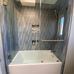 Cuesta, Chula Vista - Shower Doors