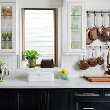 Vintage Beach Home - Dream Art Deco Kitchen